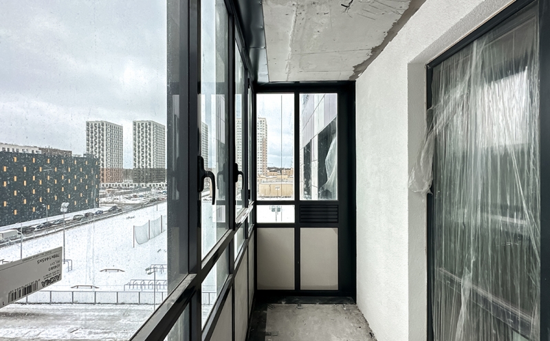 ЖК Friends — закончена установка холодных витражей на жилых балконах